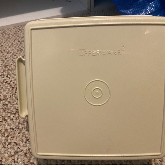 Various Vintage Tupperware Containers, square and pie - Picture 10 of 14